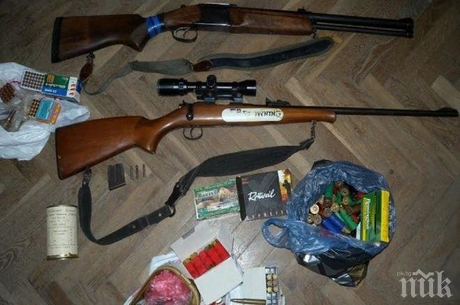 Акция в Приморско: Откриха незаконни пушки и автомат в няколко къщи