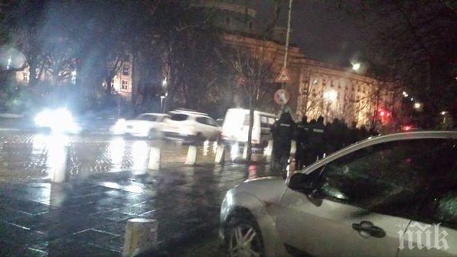 Възстановиха движението по блокирания бул. Васил Левски 
