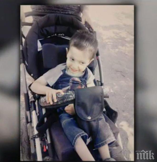 Откриха потрошена откраднатата инвалидна количка на 3-годишния Денис 