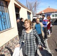 Напрежение в Столипиново! Бутат 40 незаконни ромски къщи (СНИМКИ)