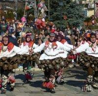 300 кукери гонят зимата в Карлово