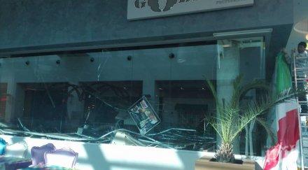 извънредно взривът варненския мол срутил тавана заведението снимки