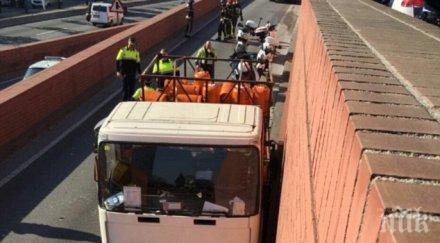 психопат открадна камион газ барселона спряха изстрели