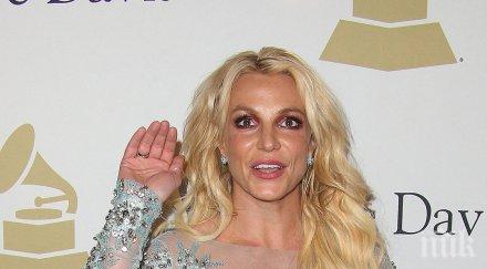 опа бритни пусна гола снимка