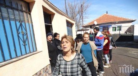 напрежение столипиново бутат незаконни ромски къщи снимки