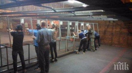 ужас годишен застреля инструктора стрелба после намериха мъртъв