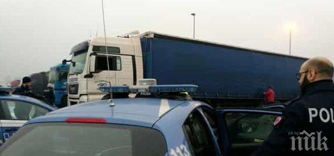 Два тира се удариха на път за Дунав мост 2