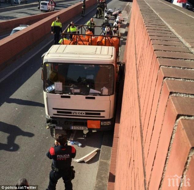 Психопат открадна камион с газ в Барселона, спряха го с изстрели