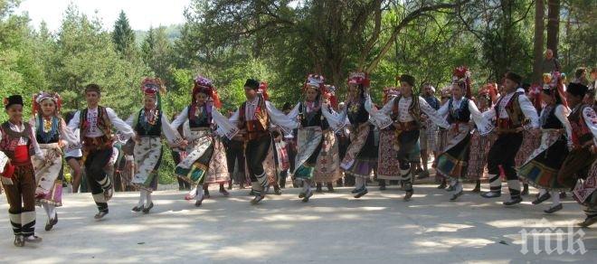ГОРДОСТ! Фолклорният събор в Копривщица официално влезе в списъка на ЮНЕСКО