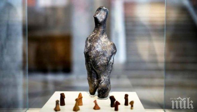 В Гърция показаха загадъчна статуйка на извънземен от епохата на рания неолит