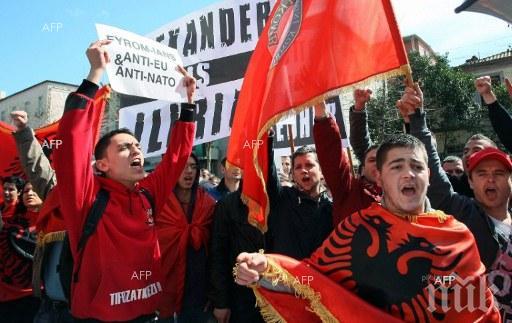 Албанската опозиция вече четвърти ден иска оставката на Рама на протести

