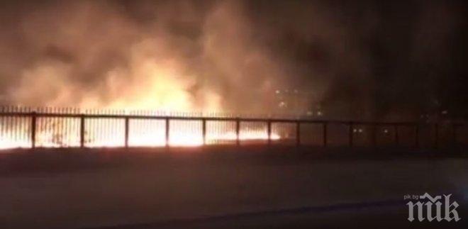 ИЗВЪНРЕДНО: Голям пожар в Пловдив, две пожарни гасят пламъците (ВИДЕО)
