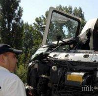 Драма край Атина! Баща спря на бензиностанция - порше помете жена му и бебето пред очите му (СНИМКА)