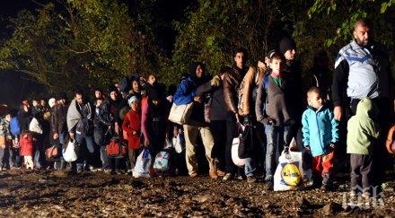 опасно предупреждение милиони мигранти стягат багажа потеглят