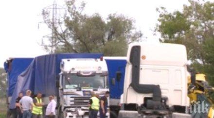 тежък инцидент два камиона ударили ямбол