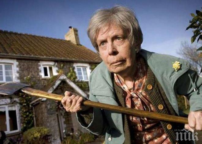 Пуснаха под домашен арест бабата, нападнала съпруга си с брадва, докато спи