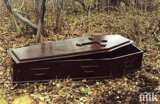 ИЗНЕНАДА! Тийнейджър се събуди на собственото си погребение 