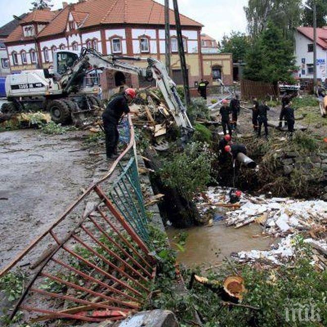 Страховити бури връхлетяха Полша и Чехия

