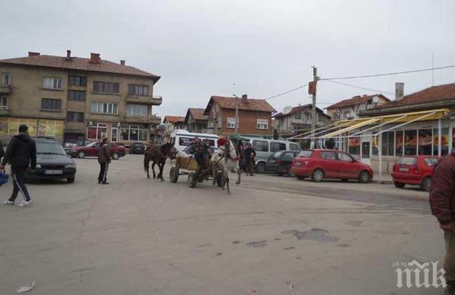 ЕКШЪН! Циганки скочиха с юмруци и шутове на социални: „Маймуни мръсни, са ви пречукахме!