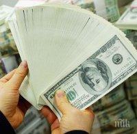 Спипаха дърт измамник с долари менте