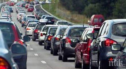 100 000 напускат столицата празниците тапите пътищата заради ремонти