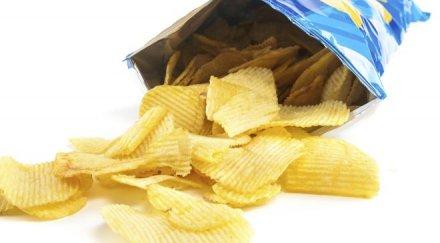 ужас мъж отхапа част бузата жена заради пакет чипс