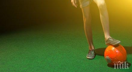 момиче припадна удар топка главата