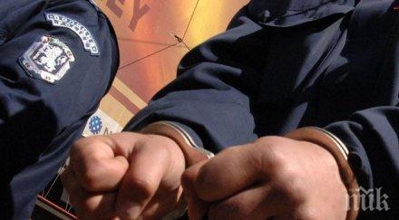 разкрития рекета данъчните разлог полицаи открили 1000 лева джоба единия инспектор