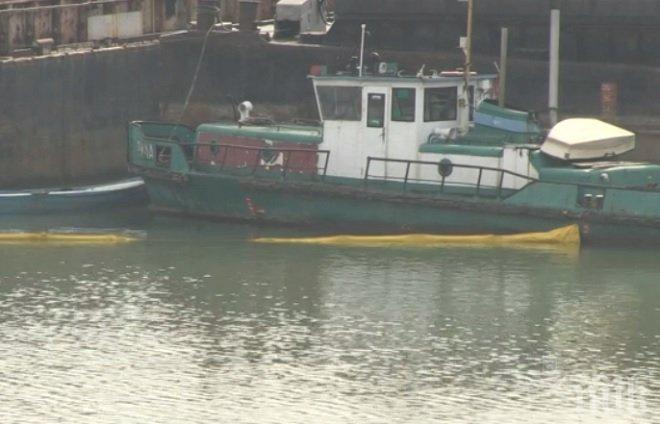 Кораб потъна наполовина в Дунав край Русе (ВИДЕО)