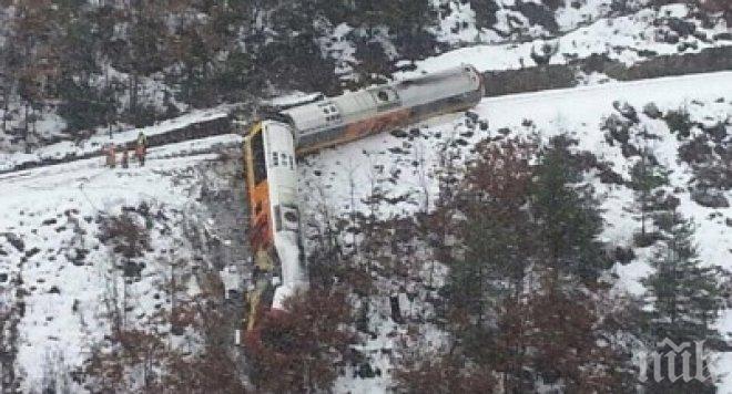 Влак дерайлира в Япония, има загинали