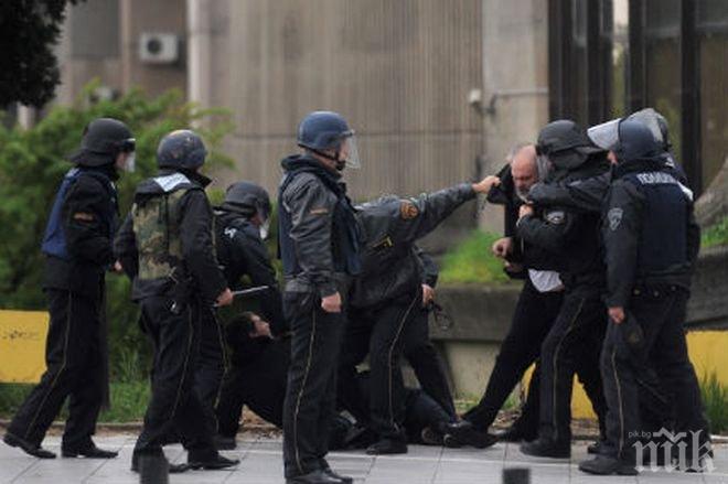 Няколко хиляди души излязоха отново по улиците на Скопие
