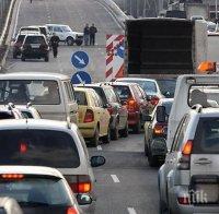 ГОЛЯМОТО ЗАВРЪЩАНЕ! Очаква се убийствен трафик. Ето къде ще са най-големите тапи 