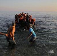 Над 130 мигранти са спипани близо до турския бряг при Егейско море