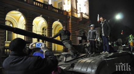 бойци танкове обстреляха жилищен район украинския град авдеевка