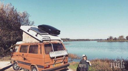 семейство продаде дома обиколи света