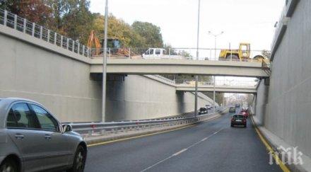 ужас кола обърна таван софия двама души откарани болница