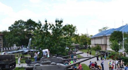 близо хил души отбелязаха март националния военноисторически музей