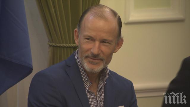 Княз Кирил кръстосва Лондон с колело


