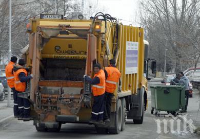 Пълен карък! Чистач падна от камион, блъсна го бус