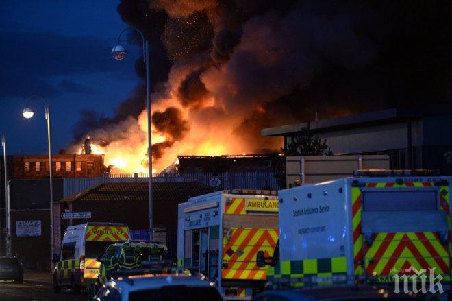 Огнен ад! Автоморга пламна в Глазгоу, хиляди домове без ток! (СНИМКИ)