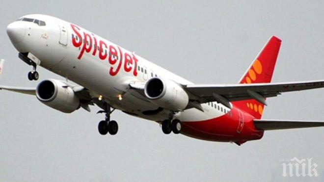 Пътнически „Боинг” кацна екстрено заради „лоша миризма от тоалетните”