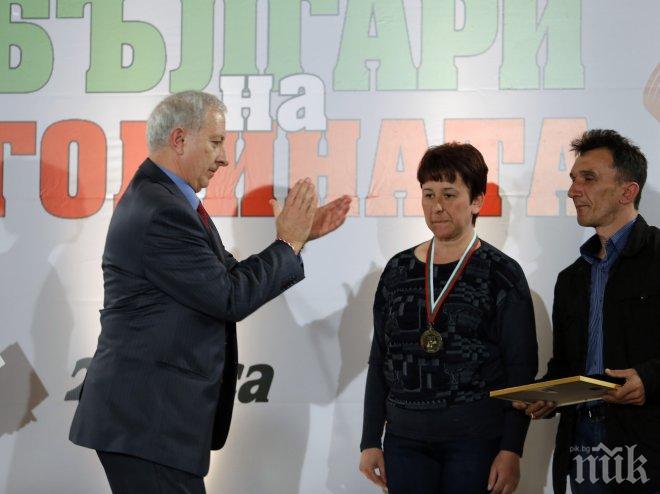 Премиерът Герджиков връчи награда на родители на починало дете 