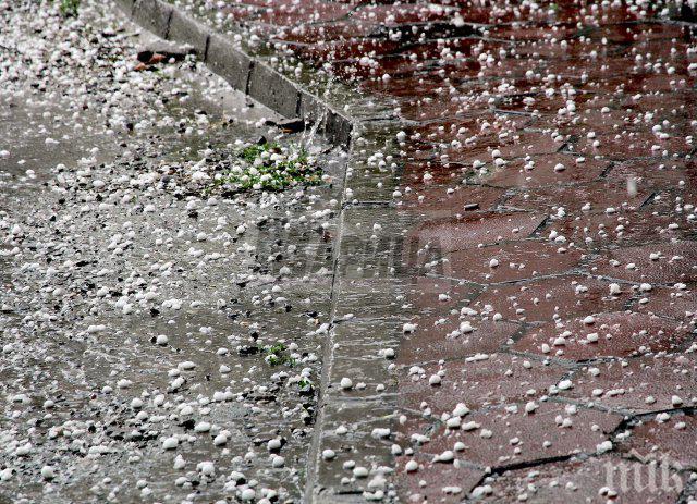 Мартенско явление - градушка удари Враца (СНИМКИ)