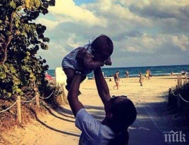 Мика Стоичкова заведе 5-месечната си дъщеричка на плаж в Маями (СНИМКИ)