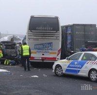 Транспортират с линейка до България двама от ранените българи при мелето в Унгария