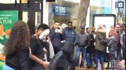 шаш девойка хиджаб завихри еротичен танц пъпа бирмингам видео