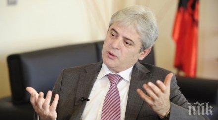 хит албанският език става официален македония