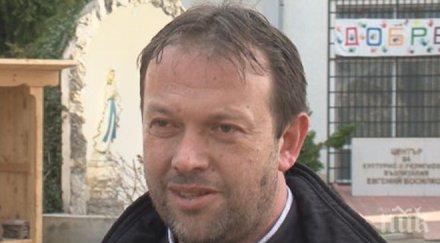 скандала отец паоло кортези врътна кранчето бедните белене