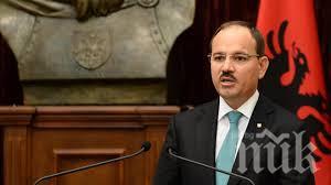 Албанският президент охраняван от цивилни в Сърбия