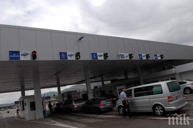 ПРИТЕСНИТЕЛНО! По 500 нелегални буса на ден возят гастарбайтерите до чужбина 